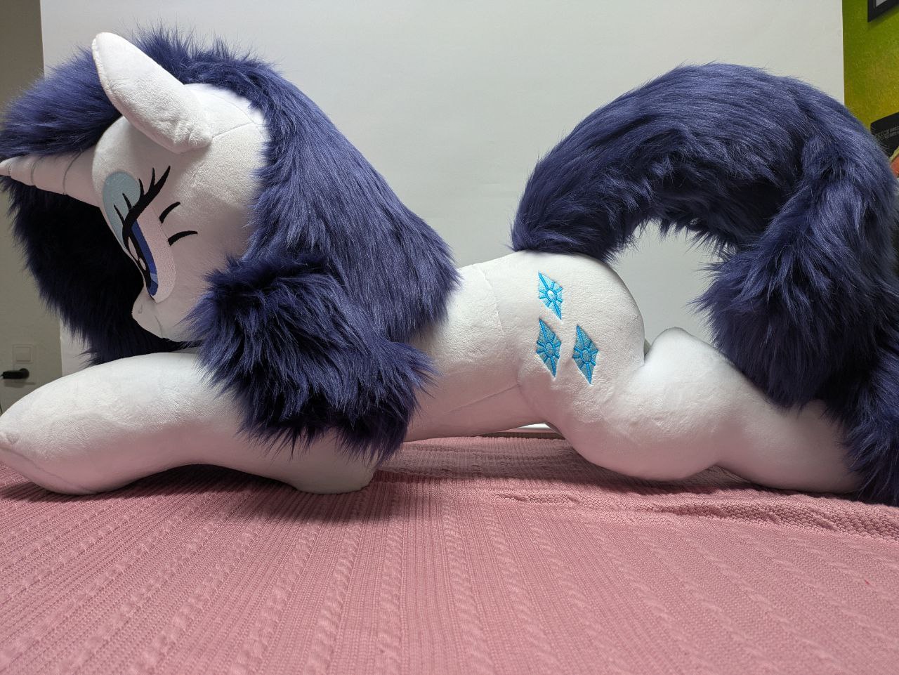 90cm / ~35.5inch Waifu-sized Rarity with Faux-Fur mane