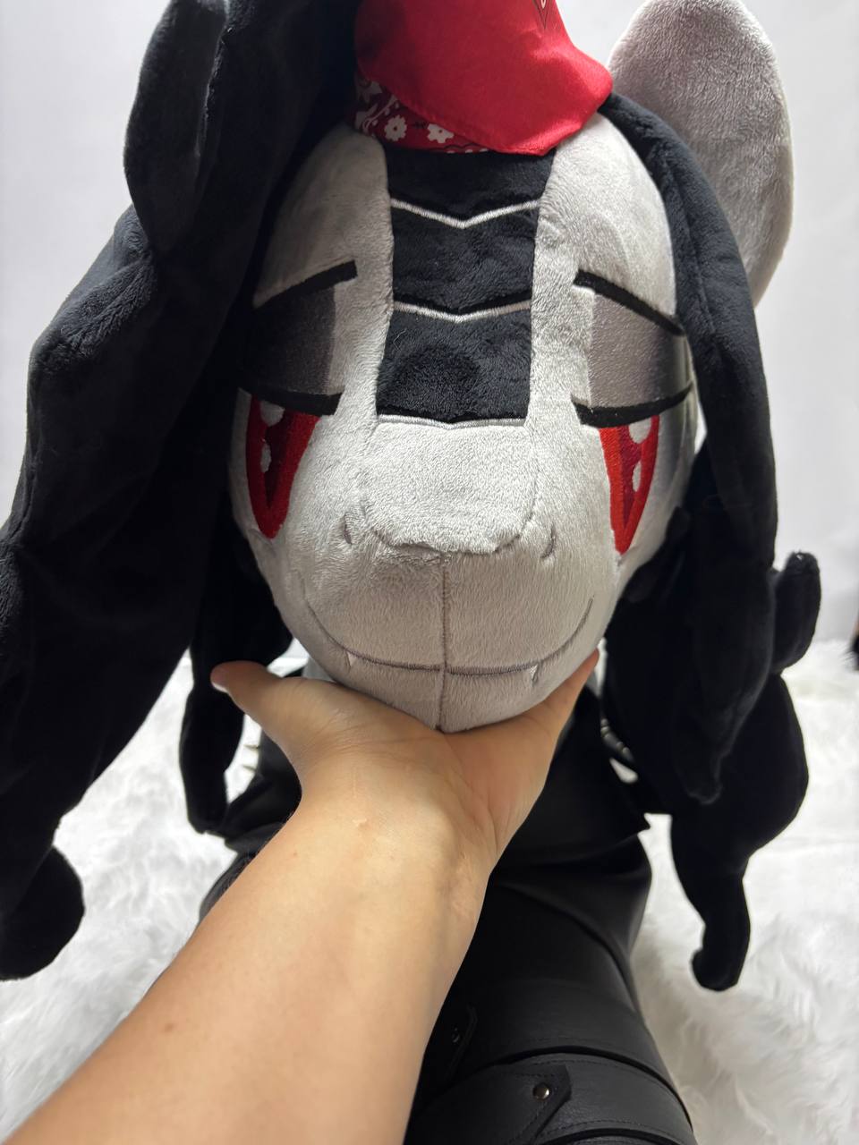 90cm / ~35.5inch Husbando-sized Sombra with removable leather jacket.