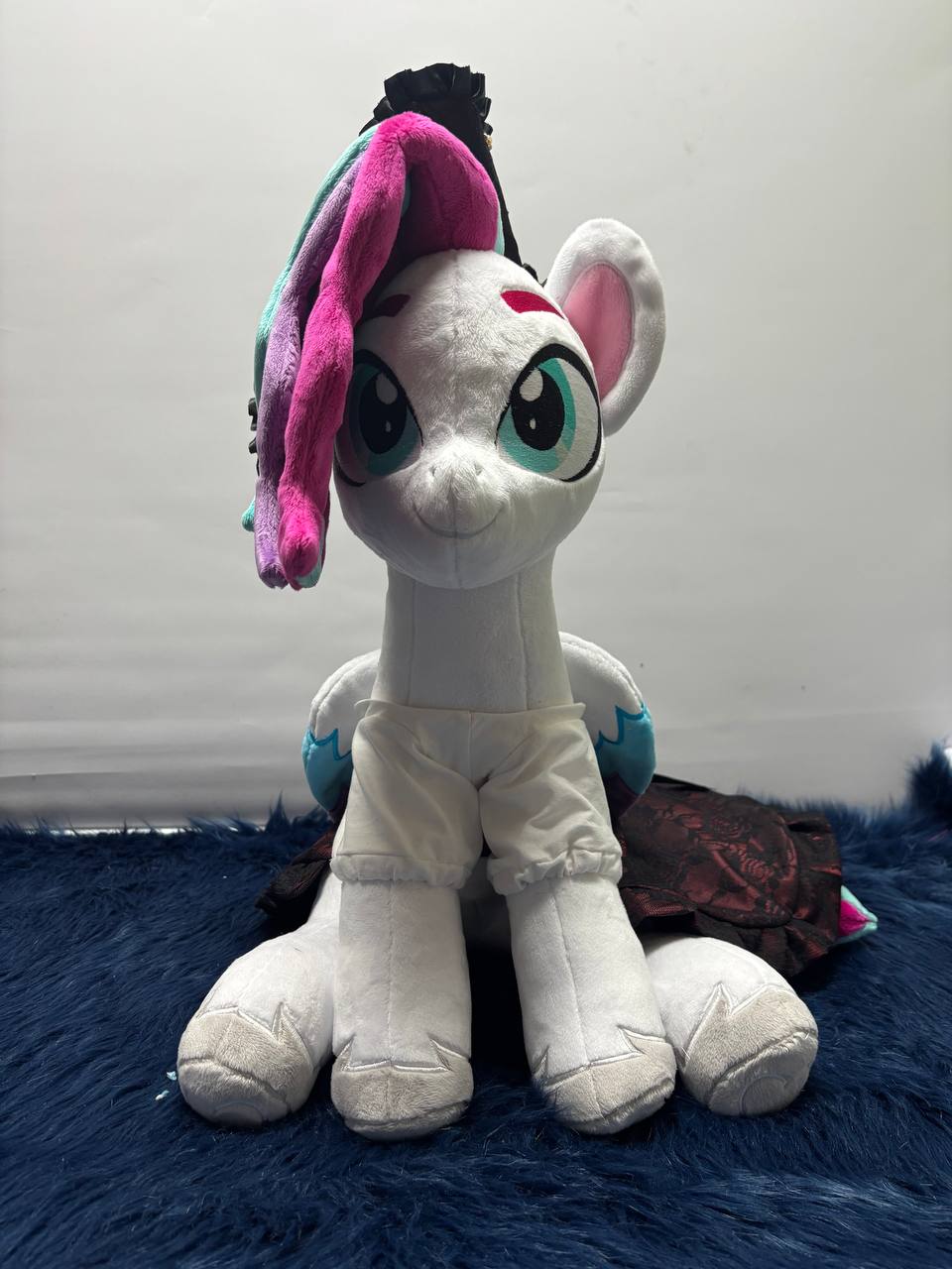 50cm / ~19.5inch Huggable Zipp with removable Clothes.